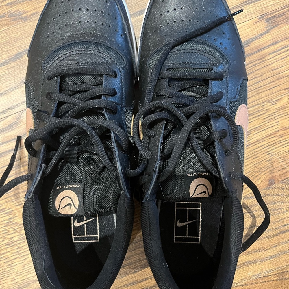 Black/Gold Nike Tennis Shoes Gem